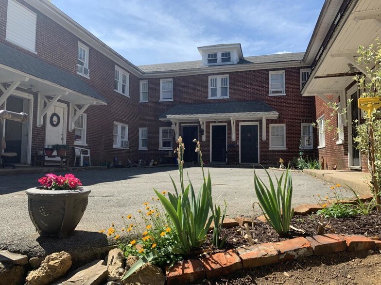 1624 SW Chapman Ave, Roanoke, VA for sale - Building Photo - Image 1 of 1