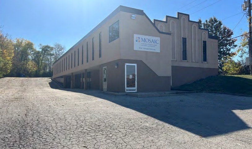 8047 Parallel Pky, Kansas City, KS for sale Primary Photo- Image 1 of 3