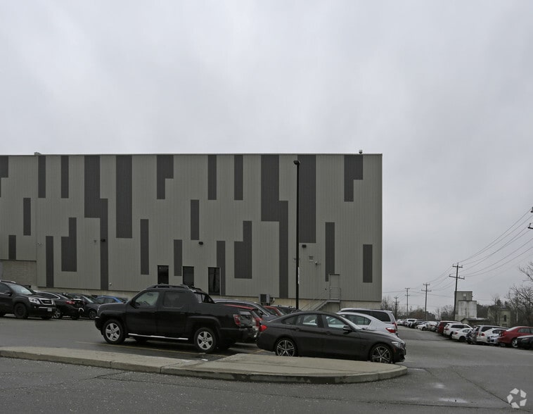 675 Queen St S, Kitchener, ON for lease - Building Photo - Image 2 of 2