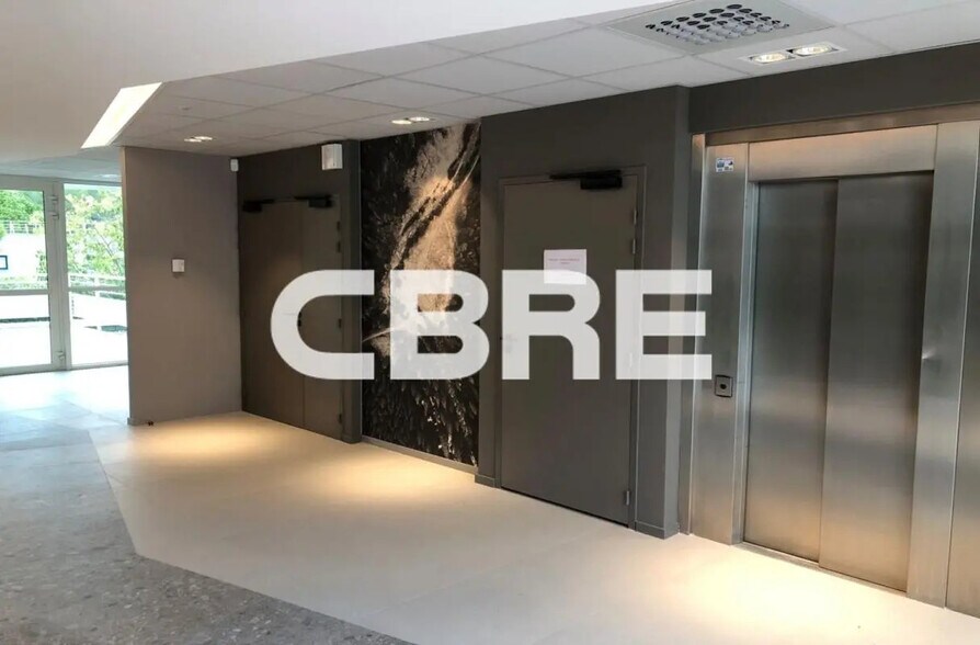 Office in SOPHIA ANTIPOLIS for lease - Lobby - Image 1 of 12