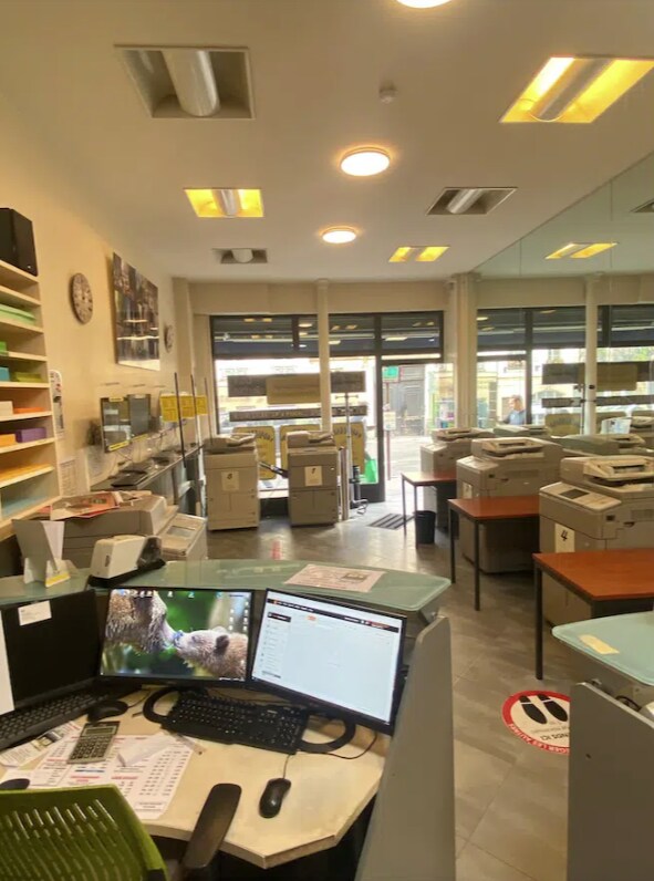 Office/Retail in Paris for lease Interior Photo- Image 1 of 5