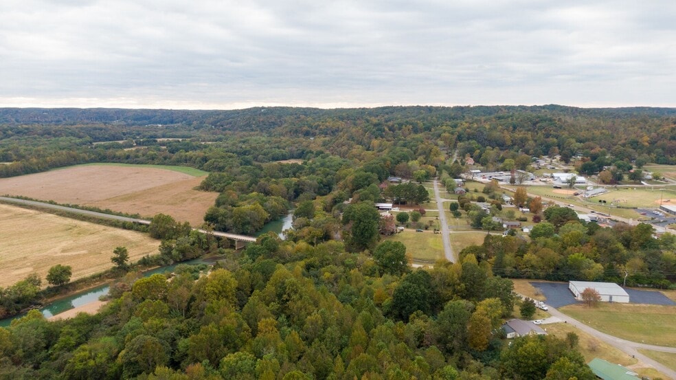 103 Hadley cir, Linden, TN for sale - Building Photo - Image 3 of 5