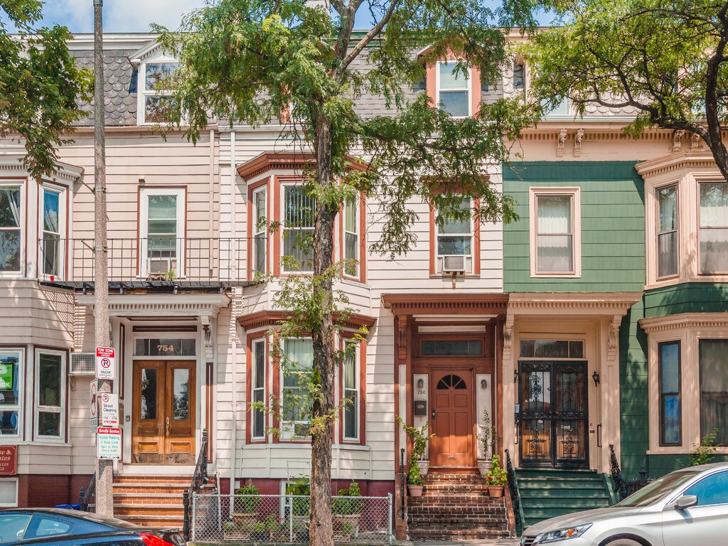756 E Broadway, Boston, MA 02127