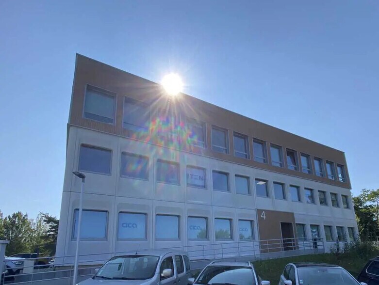 Office in Dardilly for lease - Building Photo - Image 1 of 8