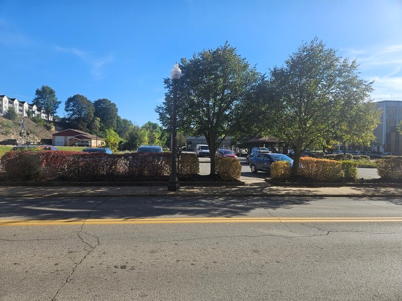 220 Sycamore St, Oil City, PA for sale - Building Photo - Image 3 of 16