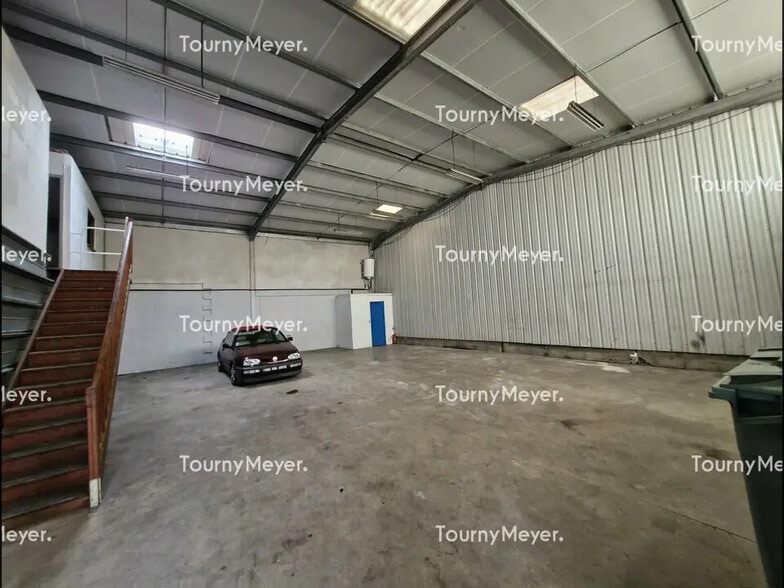 Flex in Mérignac for lease - Interior Photo - Image 1 of 7