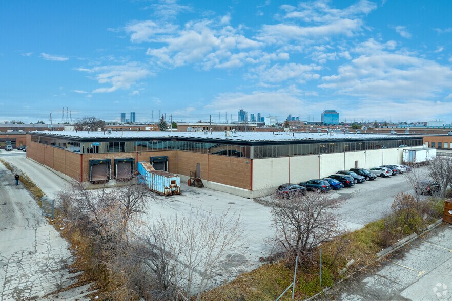 473-475 Garyray Dr, Toronto, ON for lease - Building Photo - Image 3 of 5