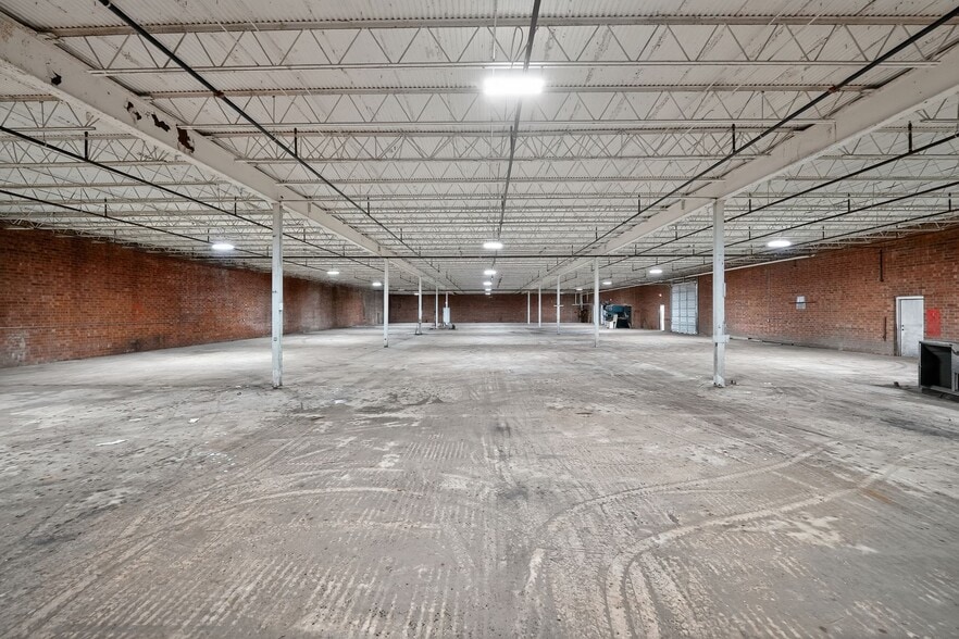 2429 Ashford Cir, High Point, NC for lease - Building Photo - Image 3 of 6