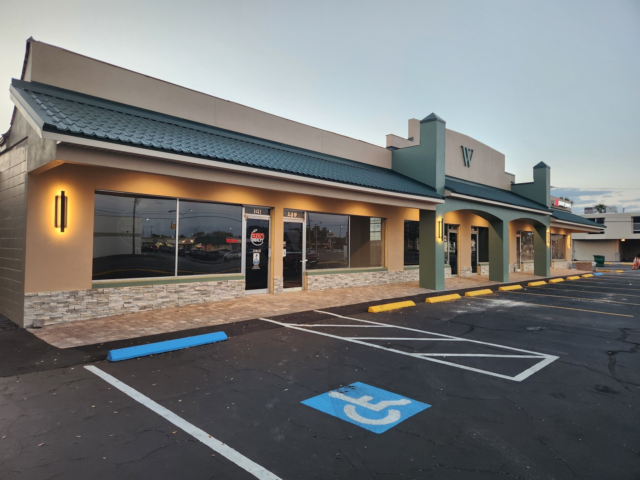 131-141 S Courtenay Pky, Merritt Island, FL for lease Building Photo- Image 1 of 3