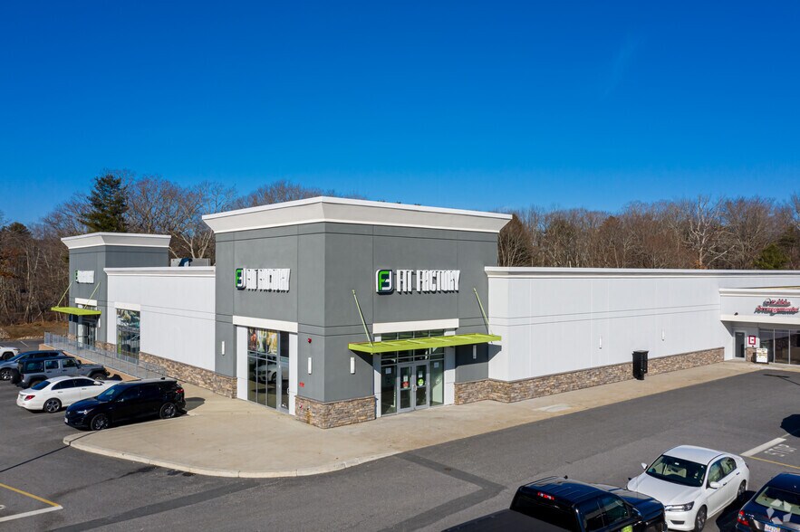 8 Foxborough Blvd, Foxboro, MA 02035