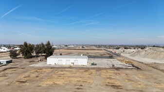 825 E White Ln, Bakersfield CA - Warehouse