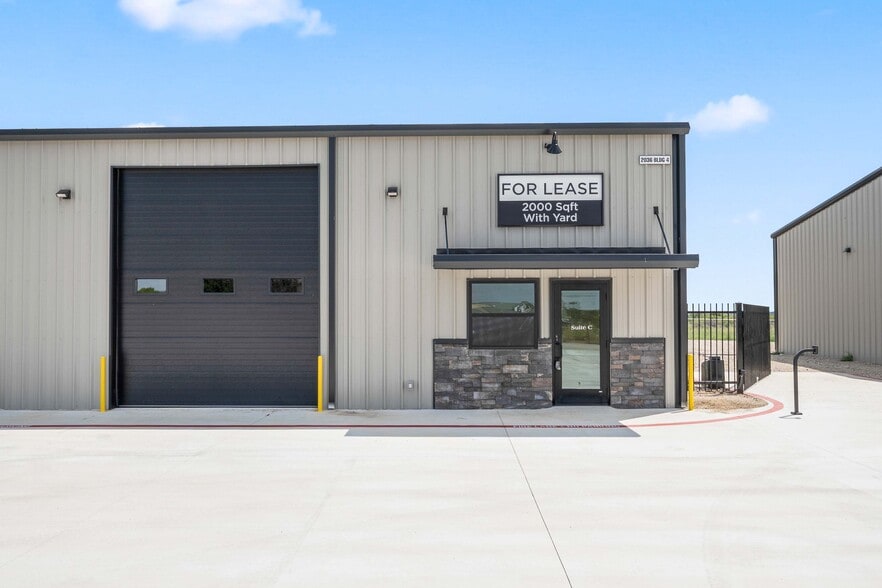 2036 Seaborn Rd, Ponder, TX for lease - Building Photo - Image 1 of 7