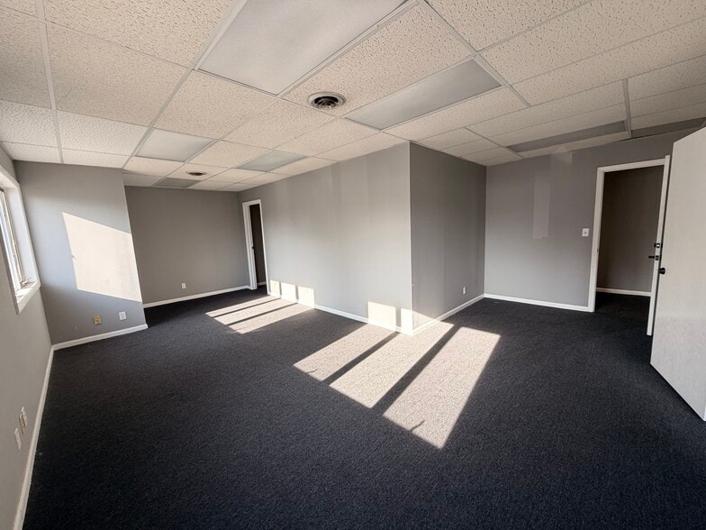 315 E Ridge Rd, Griffith, IN for lease - Building Photo - Image 2 of 8