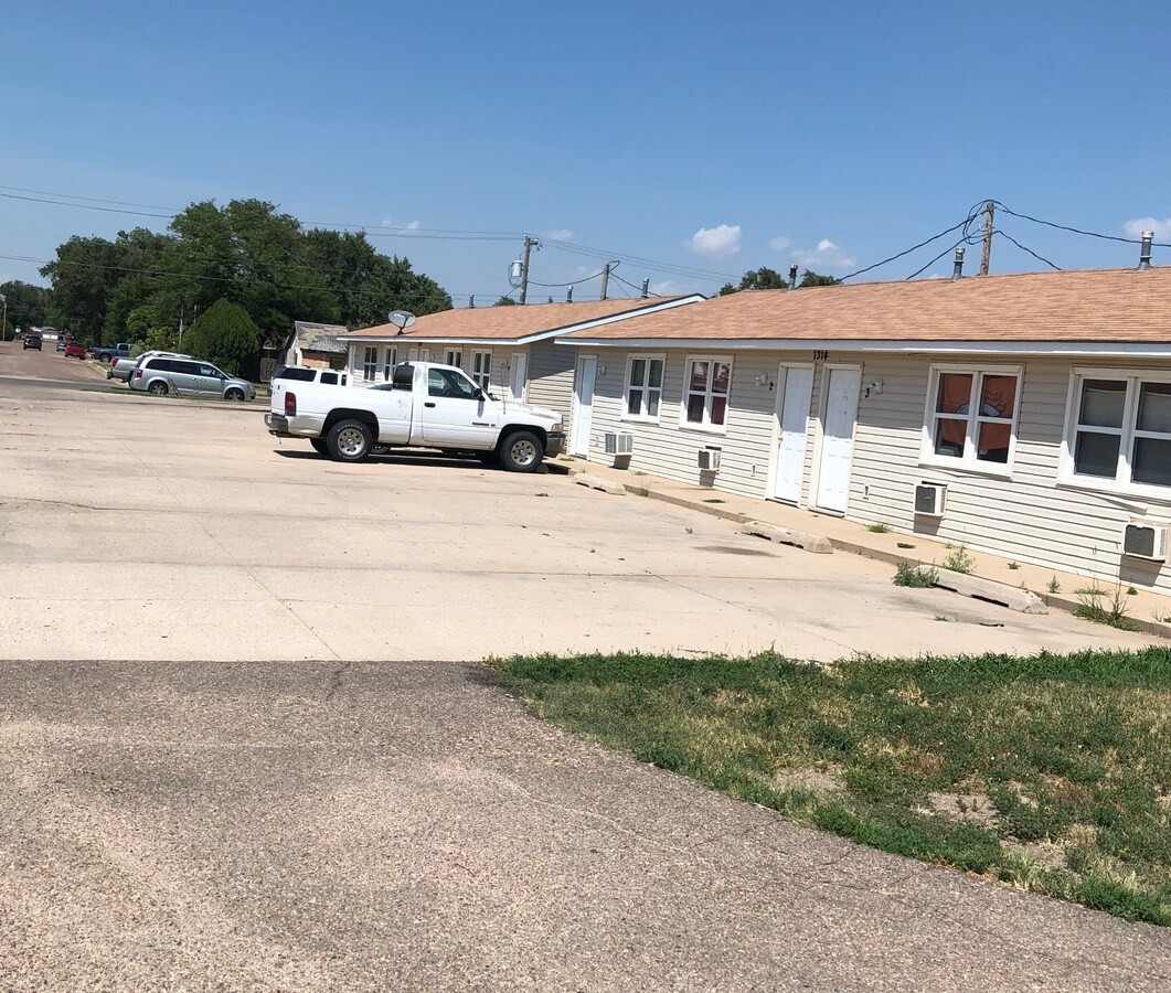 1312 W Fulton St, Garden City, KS 67846