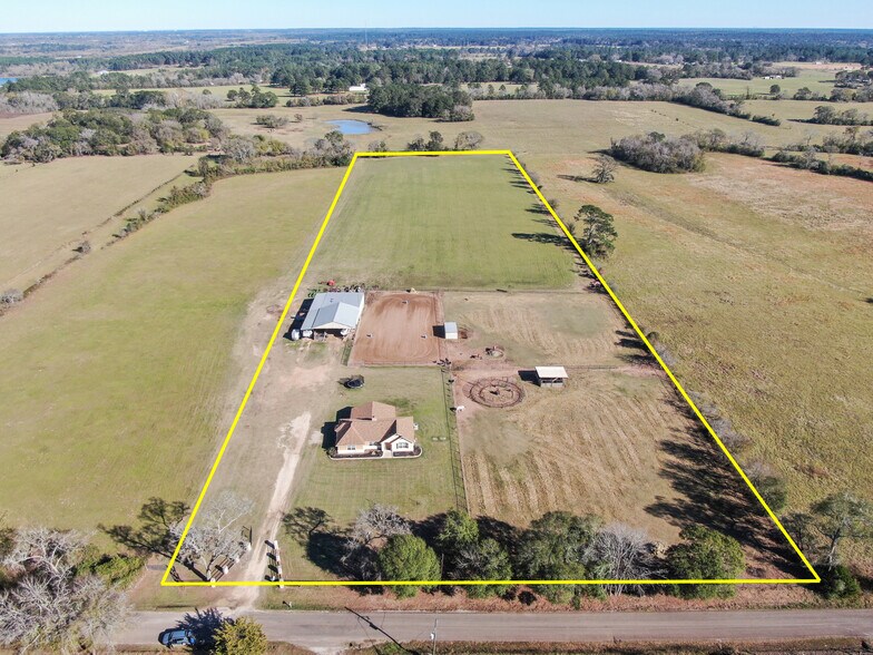 12071 County Road 201, Plantersville, TX 77363