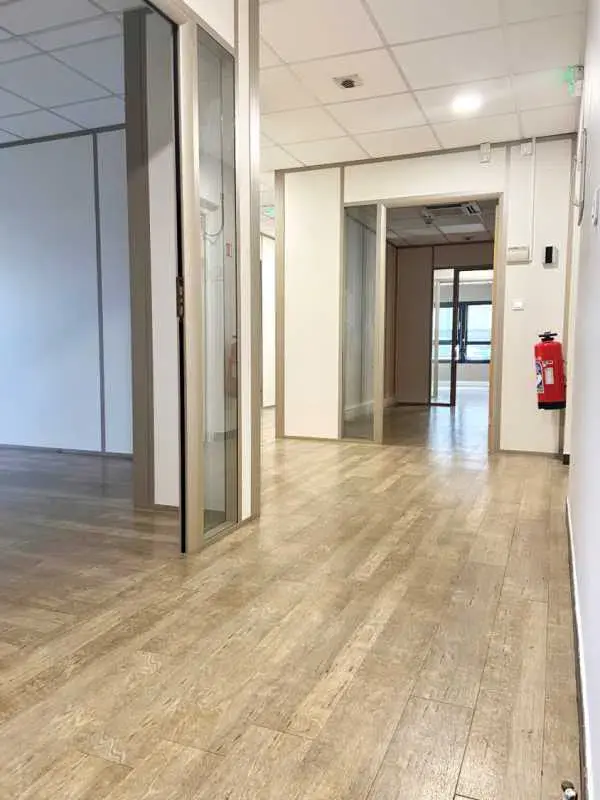 Office in Limas for lease Interior Photo- Image 1 of 3