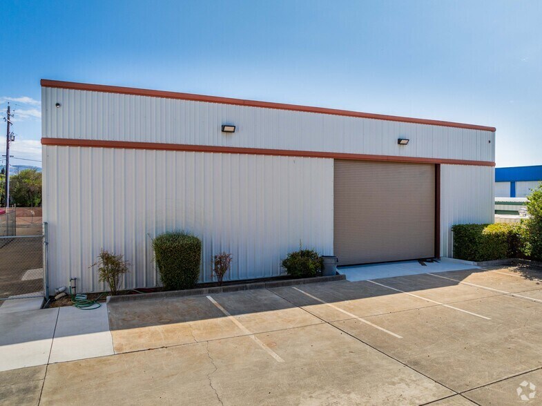 995 Transport Way, Petaluma, CA for sale - Building Photo - Image 2 of 12