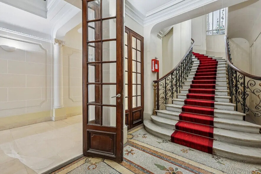 62 Rue De Caumartin, Paris for lease - Interior Photo - Image 3 of 17