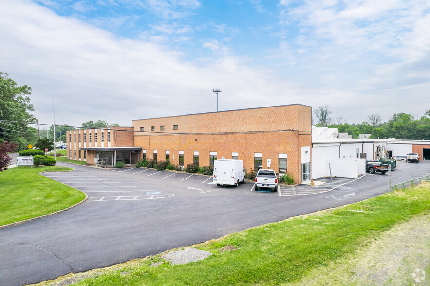 31 Oak Ave, Chalfont, PA for lease - Building Photo - Image 2 of 2