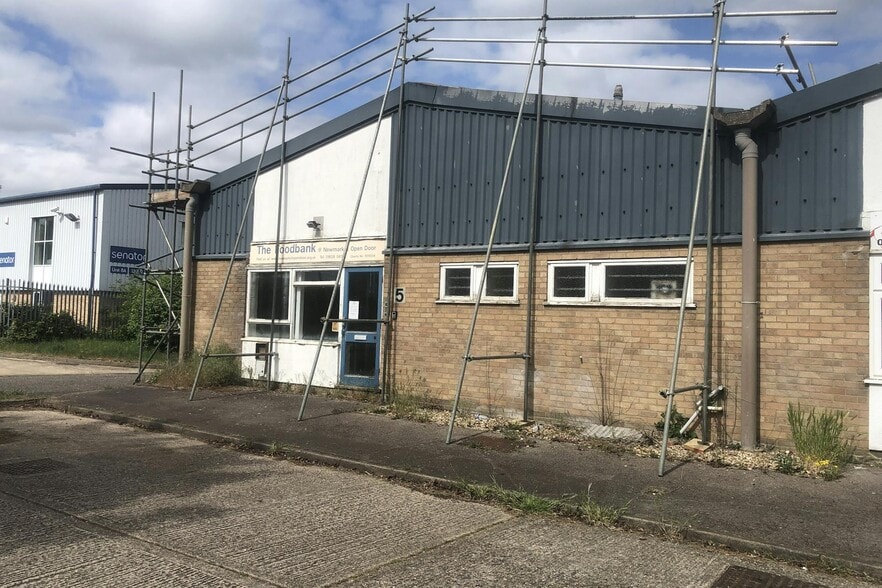 1-5 Craven Way, Newmarket for lease - Primary Photo - Image 1 of 3