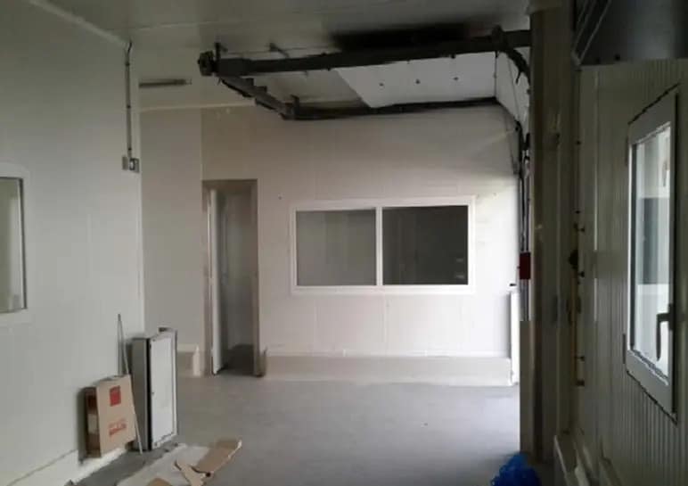 Flex in Rouen for lease - Interior Photo - Image 2 of 2