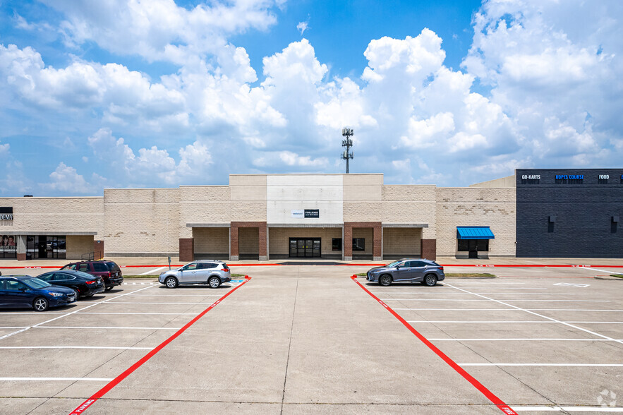 2420 S Stemmons Fwy, Lewisville, TX for lease - Building Photo - Image 3 of 28