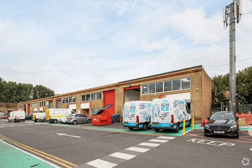 Blackhorse Rd, London for lease - Primary Photo - Image 1 of 18