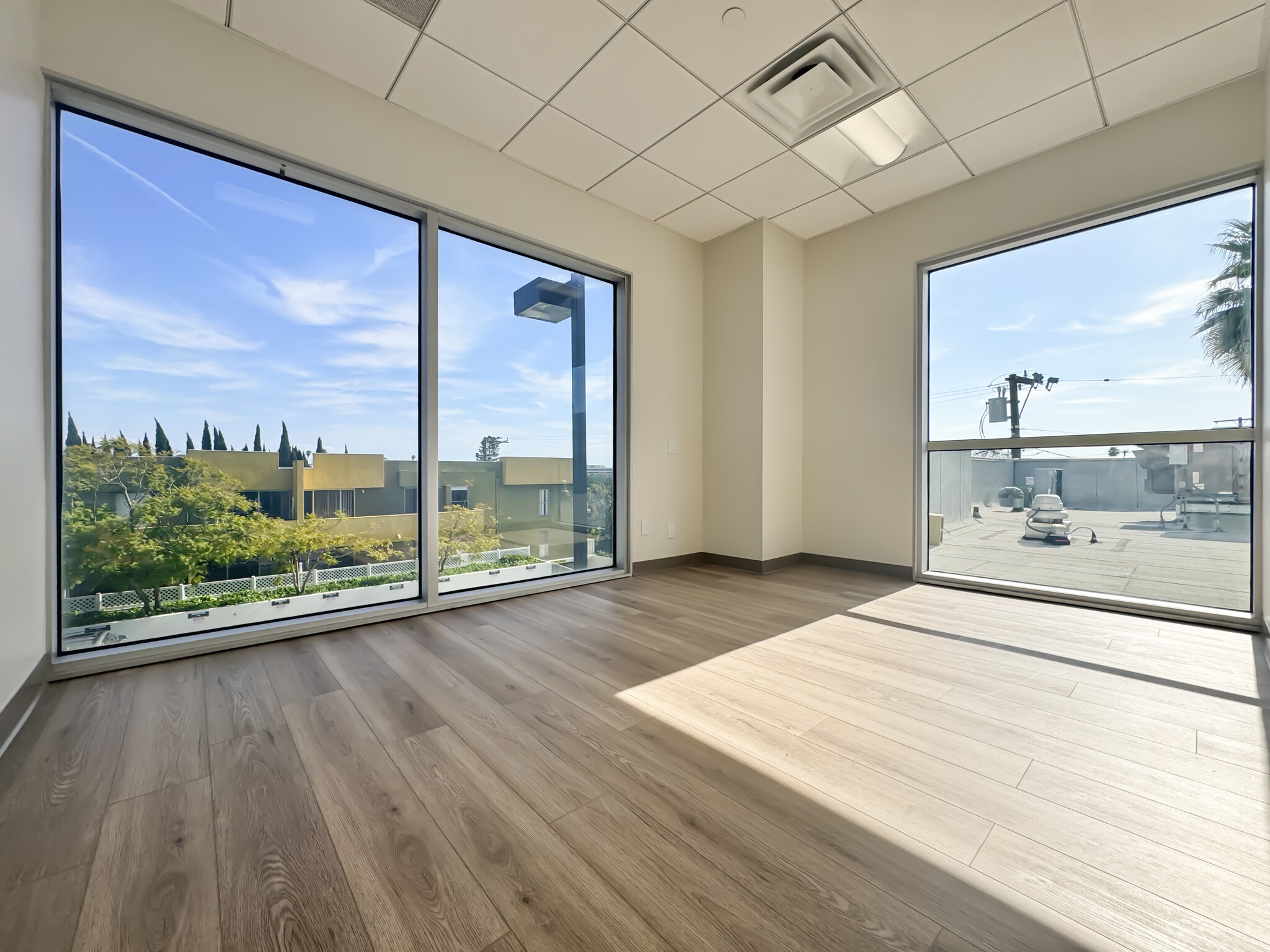 2730 Wilshire Blvd, Santa Monica, CA for lease Interior Photo- Image 1 of 5