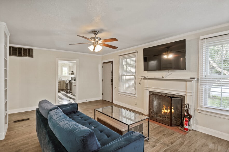 2701 Benbrook Blvd, Fort Worth, TX for sale - Building Photo - Image 3 of 12