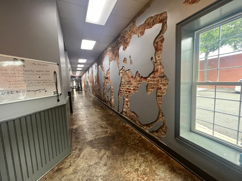 214 Main St, Fort Mill, SC for lease - Interior Photo - Image 3 of 11