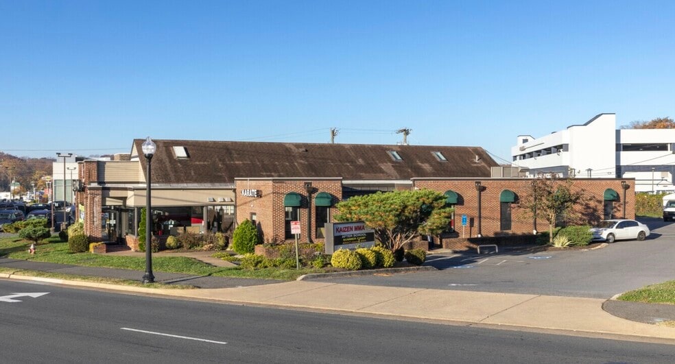 9590 Blenheim Blvd, Fairfax, VA for lease - Building Photo - Image 2 of 2