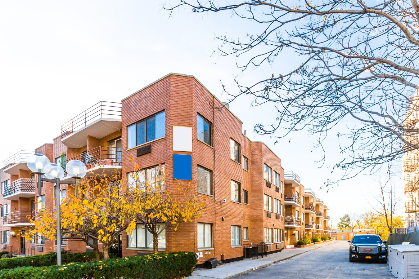 11940 Metropolitan Ave, Kew Gardens, NY 11415