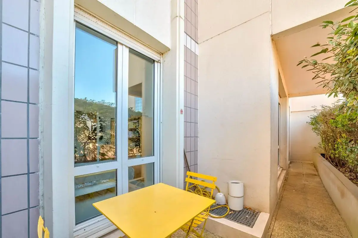 Issy-les-Moulineaux, HDS 92130 -  -  - Interior Photo - Image 1 of 7