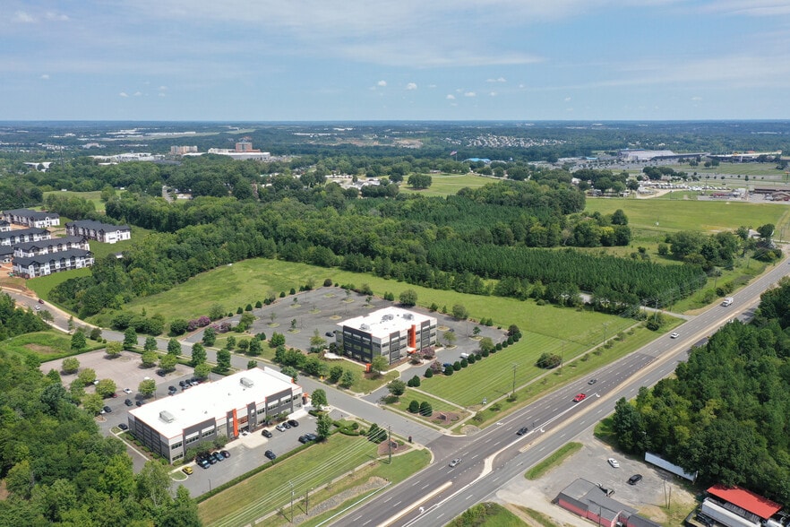 124 Sweet Meadow Blvd, Charlotte, NC for lease - Building Photo - Image 3 of 6