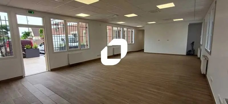 Office in Aubergenville for lease - Building Photo - Image 3 of 7