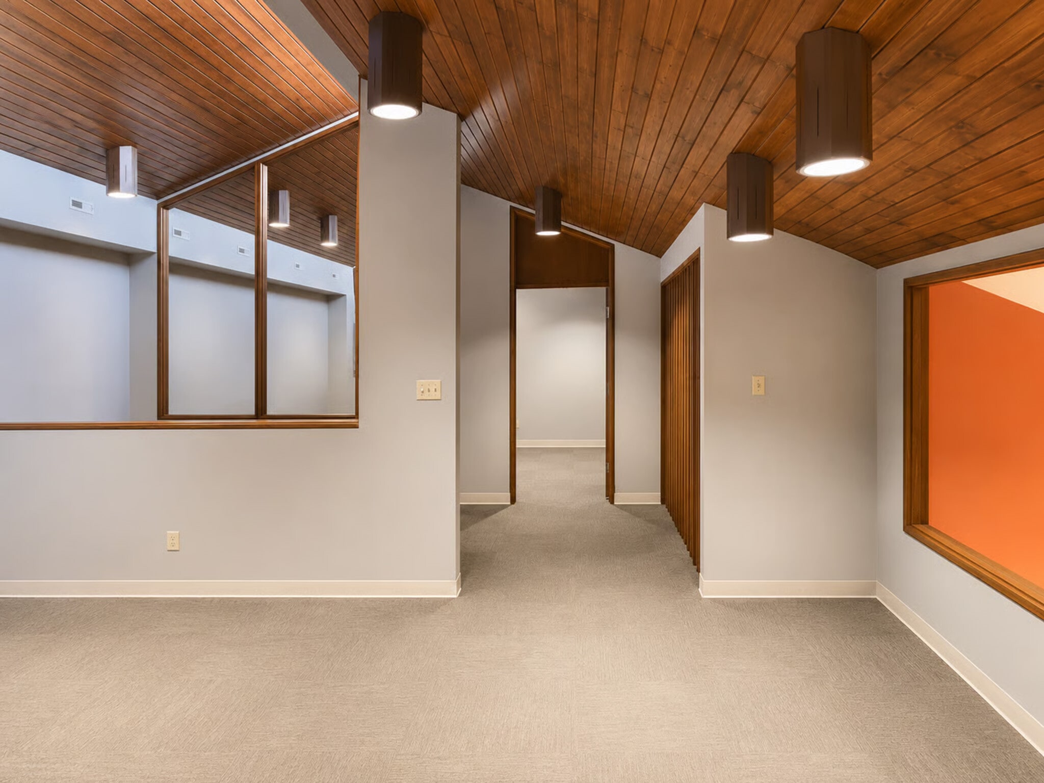 8915 Broadway, Merrillville, IN for lease Interior Photo- Image 1 of 9