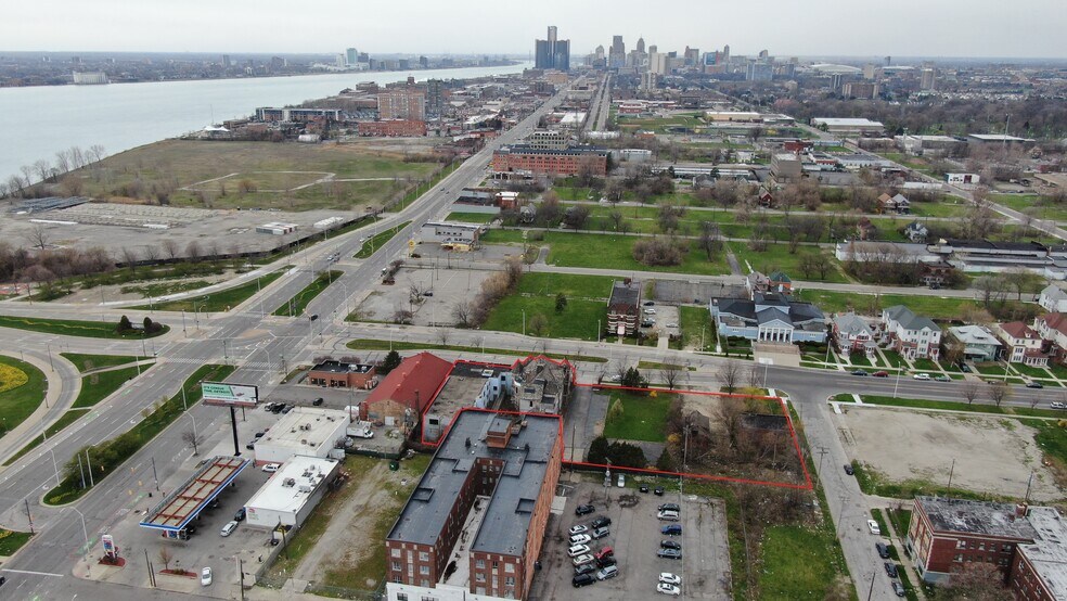 130 E Grand Blvd, Detroit, MI for sale - Building Photo - Image 2 of 8