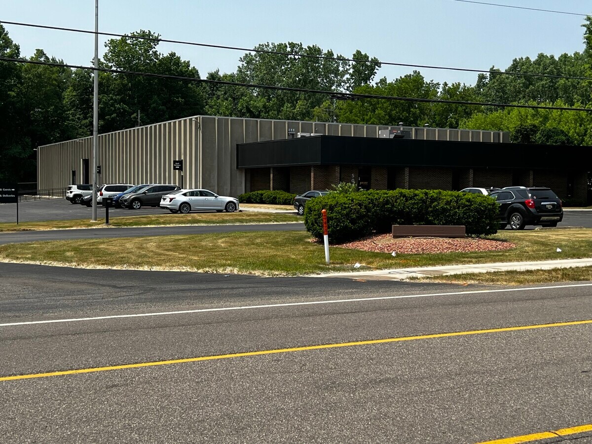 5088 Meredith Dr, Kalamazoo, MI 49002