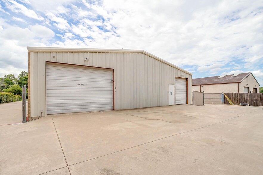 110 Gotcher Ave, Lake Dallas, TX for sale - Building Photo - Image 2 of 47