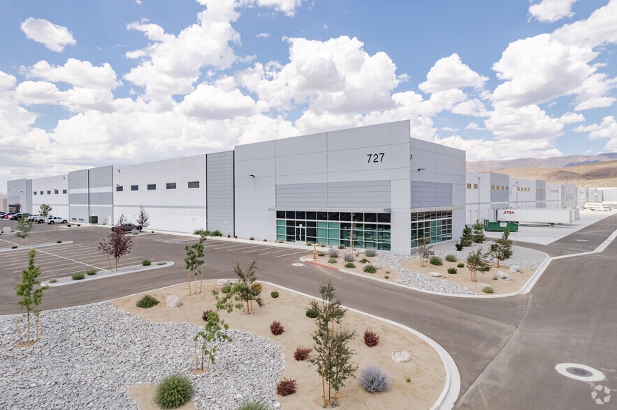 727 Milan Dr, Sparks, NV for lease - Primary Photo - Image 1 of 11