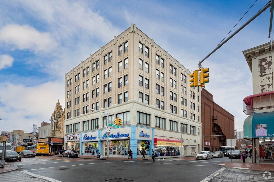 16519-16525 Jamaica Ave, Jamaica, NY for lease - Primary Photo - Image 1 of 8