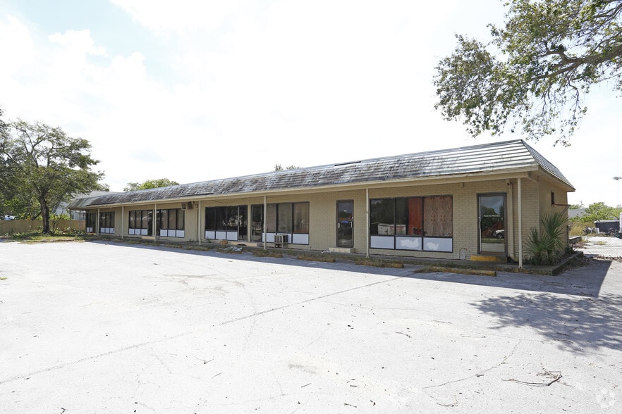 4632 Darlington Rd, Holiday, FL 34690