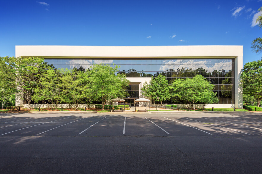 5855 Executive Center Dr, Charlotte, NC for lease - Building Photo - Image 1 of 19