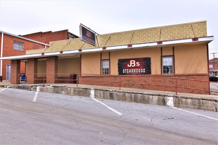 109 S Folger St, Carrollton, MO 64633 Retail for Sale