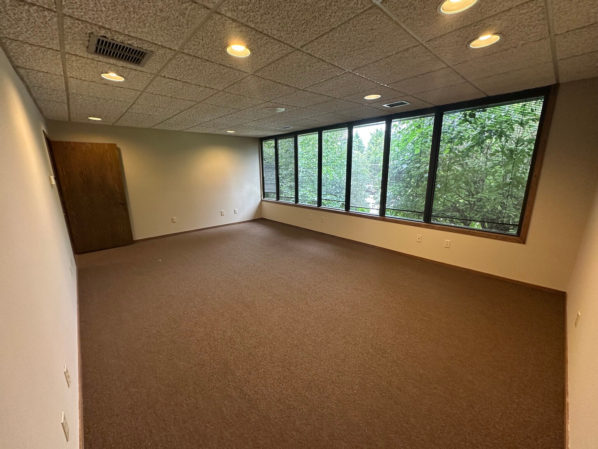44 First St, Mount Clemens, MI for lease Interior Photo- Image 1 of 2