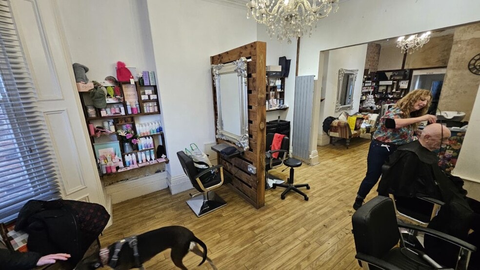 220 Linthorpe Rd, Middlesbrough for sale - Interior Photo - Image 2 of 7