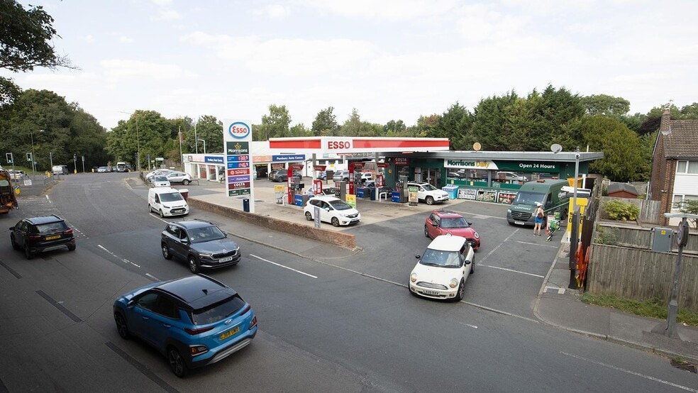 68 High St, Pembury for sale - Building Photo - Image 1 of 6