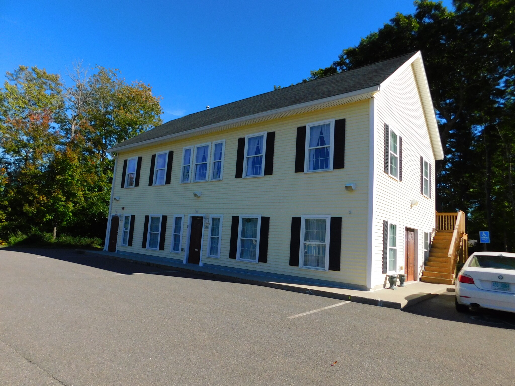 8 Mohawk Dr, Londonderry, NH for sale Building Photo- Image 1 of 1