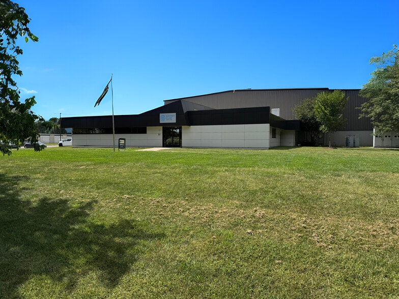 100 Transfer Dr, Highland, MI for sale - Building Photo - Image 1 of 13