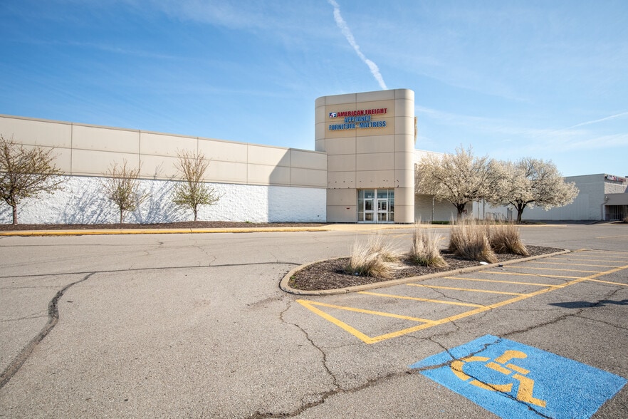 47-67 Ludwig Dr, Fairview Heights, IL for lease - Building Photo - Image 1 of 43